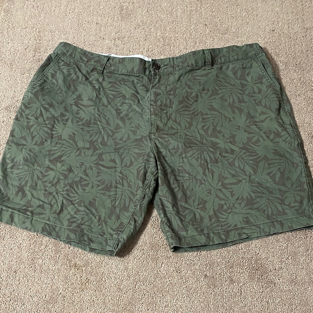 Dockers Olive Leaf-Print Flat Front Men’s Shorts Size 42 Summer Fall